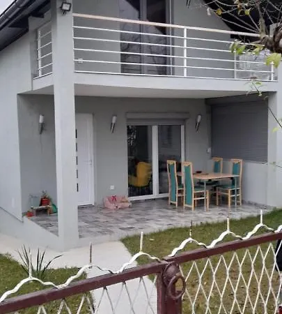 Ravne Weekend House *