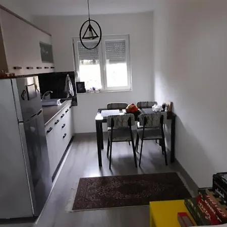 度假居 Ravne Weekend House