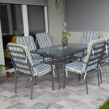 Ravne Weekend House Ferienhaus